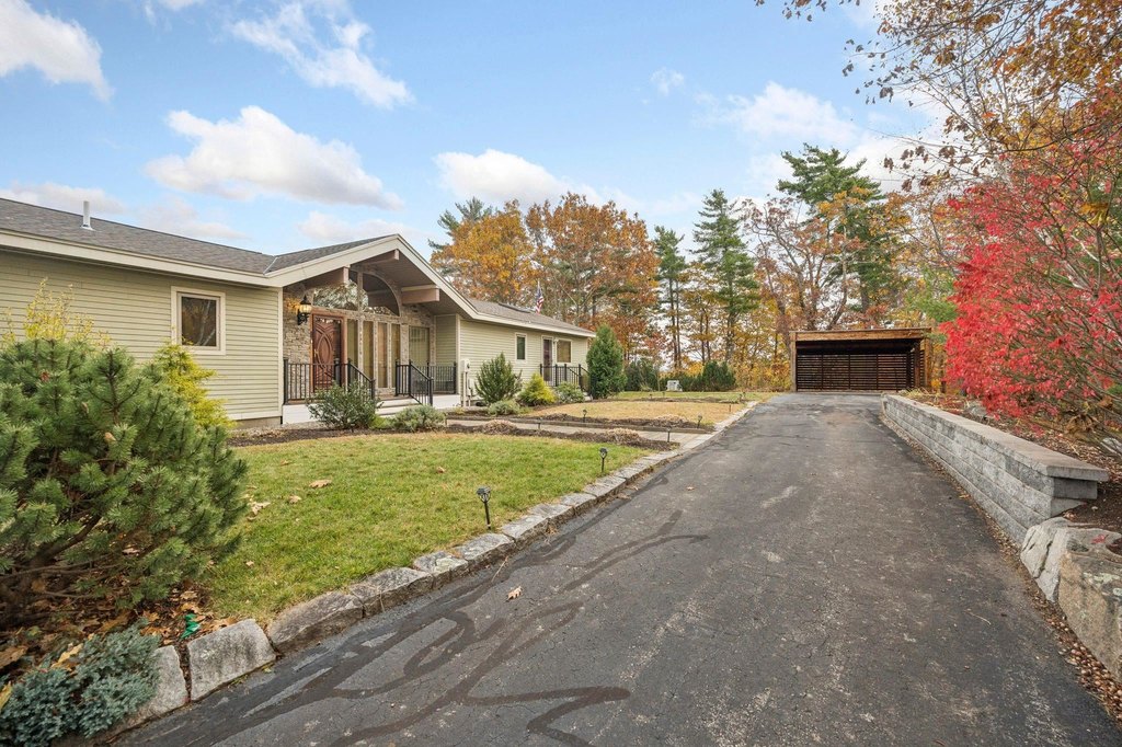 Alton, New Hampshire, 03810, United States, 3 Bedrooms Bedrooms, ,3.5 BathroomsBathrooms,Residential,Forsale,2004704