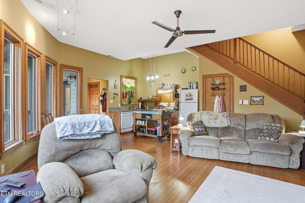 Maryville, Tennessee, 37803, United States, 2 Bedrooms Bedrooms, ,2.5 BathroomsBathrooms,Residential,Forsale,1999450