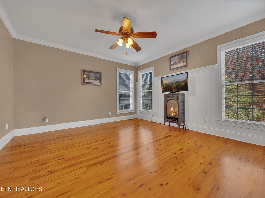 Lenoir City, Tennessee, 37772, United States, 5 Bedrooms Bedrooms, ,4.5 BathroomsBathrooms,Residential,Forsale,1999466