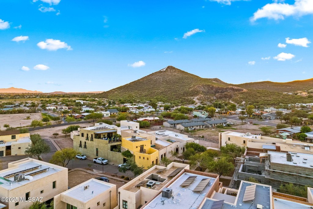 Tucson, Arizona, 85745, United States, 2 Bedrooms Bedrooms, ,2 BathroomsBathrooms,Residential,Forsale,2004419