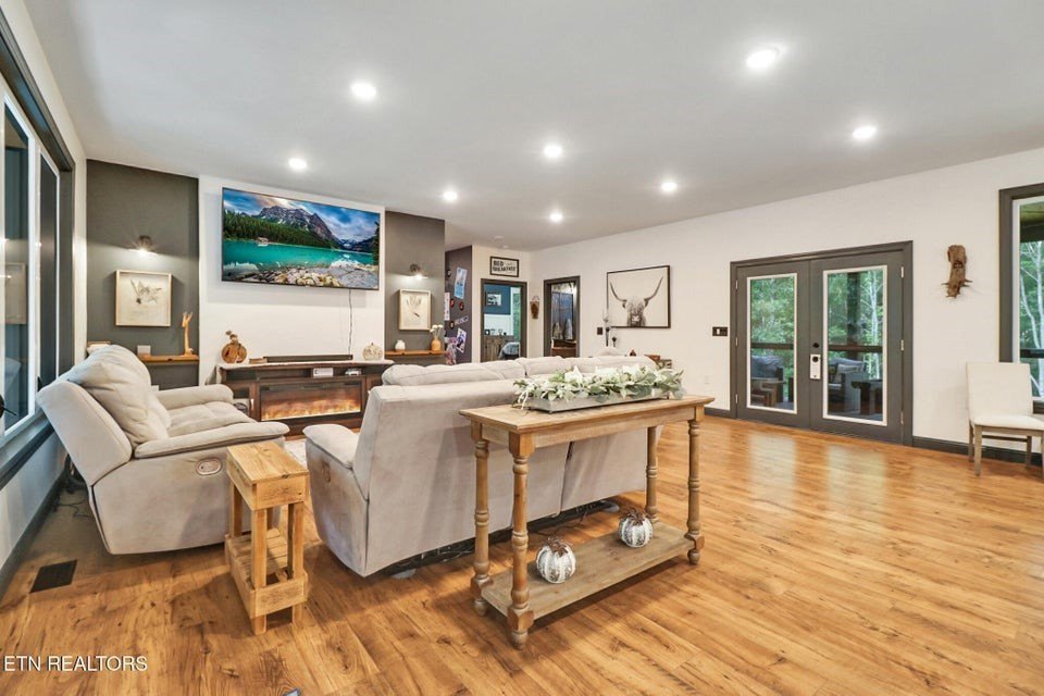 Jamestown, Tennessee, 38556, United States, 3 Bedrooms Bedrooms, ,2.5 BathroomsBathrooms,Residential,Forsale,1968510