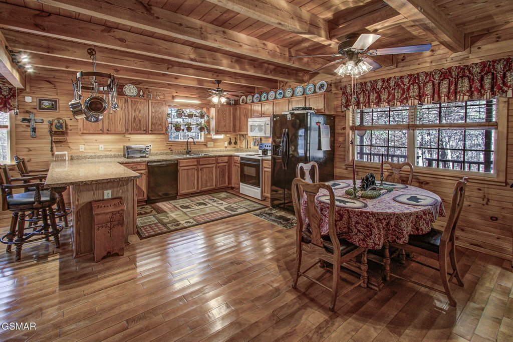 Gatlinburg, Tennessee, 37738, United States, 2 Bedrooms Bedrooms, ,2 BathroomsBathrooms,Residential,Forsale,1999455