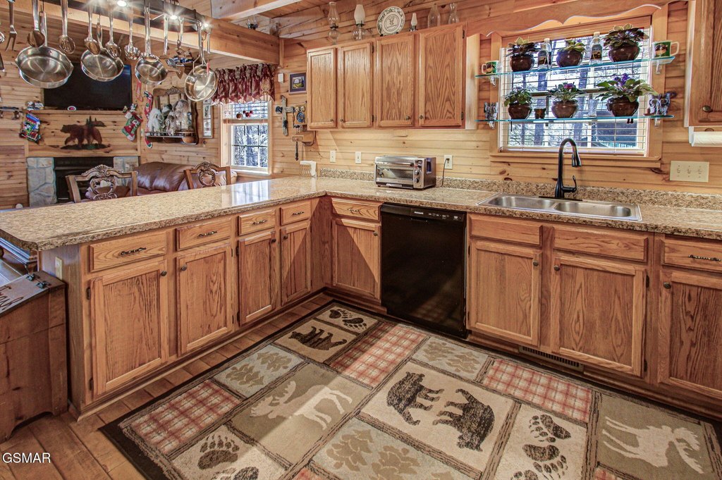 Gatlinburg, Tennessee, 37738, United States, 2 Bedrooms Bedrooms, ,2 BathroomsBathrooms,Residential,Forsale,1999455