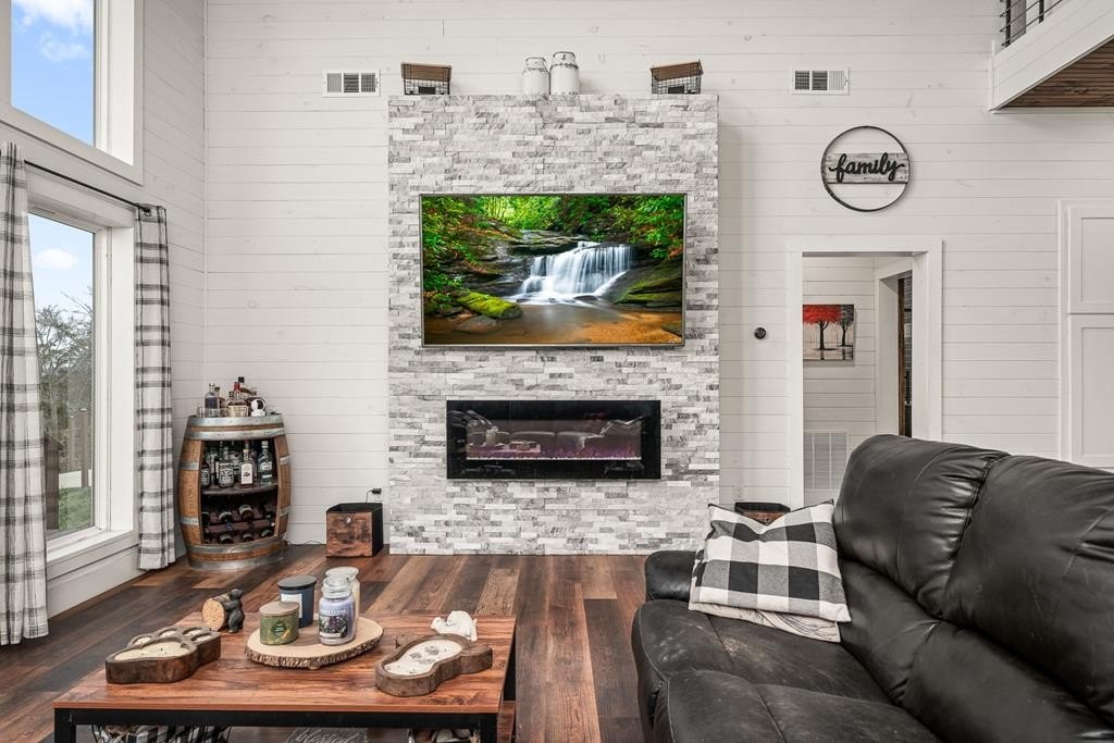 Monroe, Tennessee, 38573, United States, 3 Bedrooms Bedrooms, ,3.5 BathroomsBathrooms,Residential,Forsale,2010936