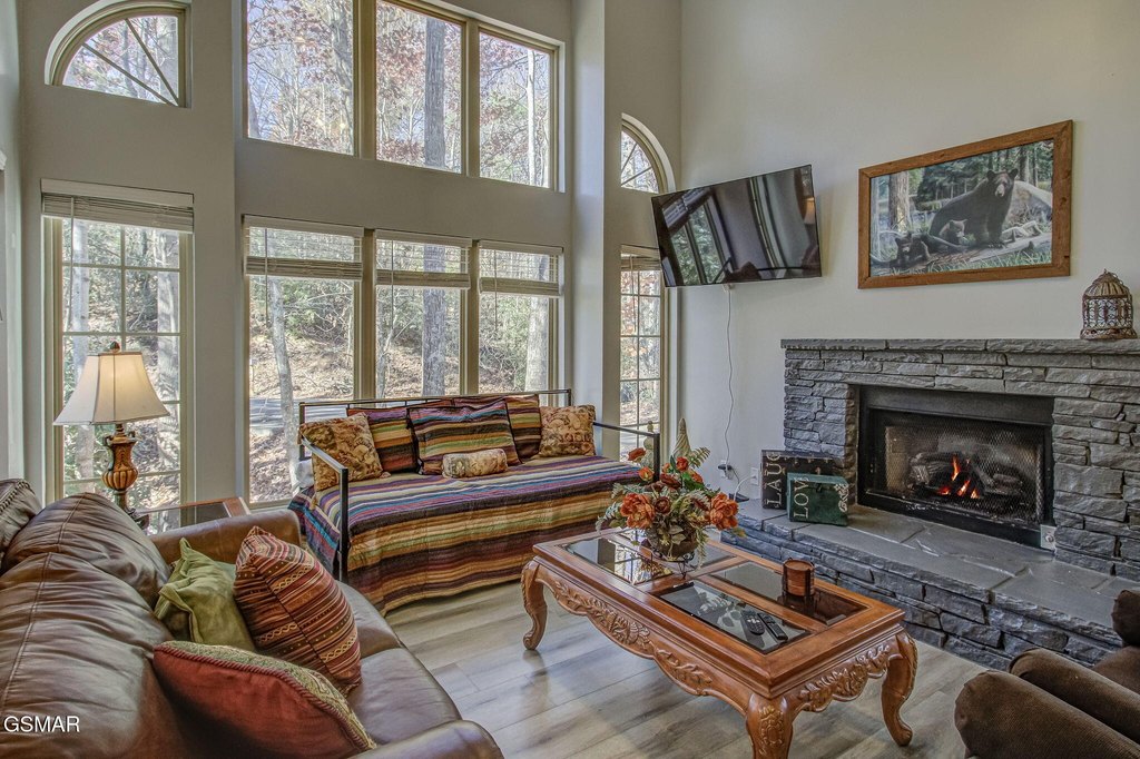 Gatlinburg, Tennessee, 37738, United States, 5 Bedrooms Bedrooms, ,2 BathroomsBathrooms,Residential,Forsale,1999457