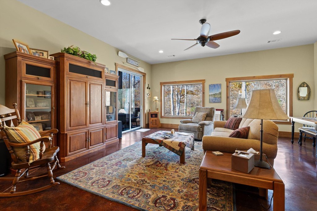 Ten Mile, Tennessee, 37880, United States, 3 Bedrooms Bedrooms, ,3.5 BathroomsBathrooms,Residential,Forsale,2009597