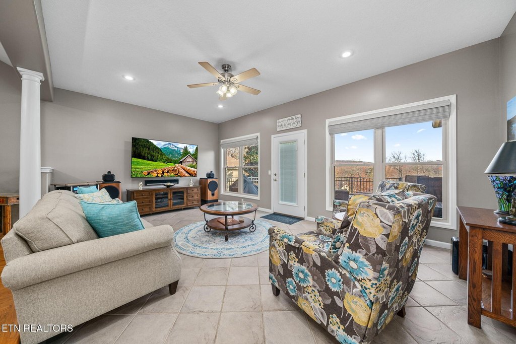 Crossville, Tennessee, 38558, United States, 4 Bedrooms Bedrooms, ,2.5 BathroomsBathrooms,Residential,Forsale,1996605