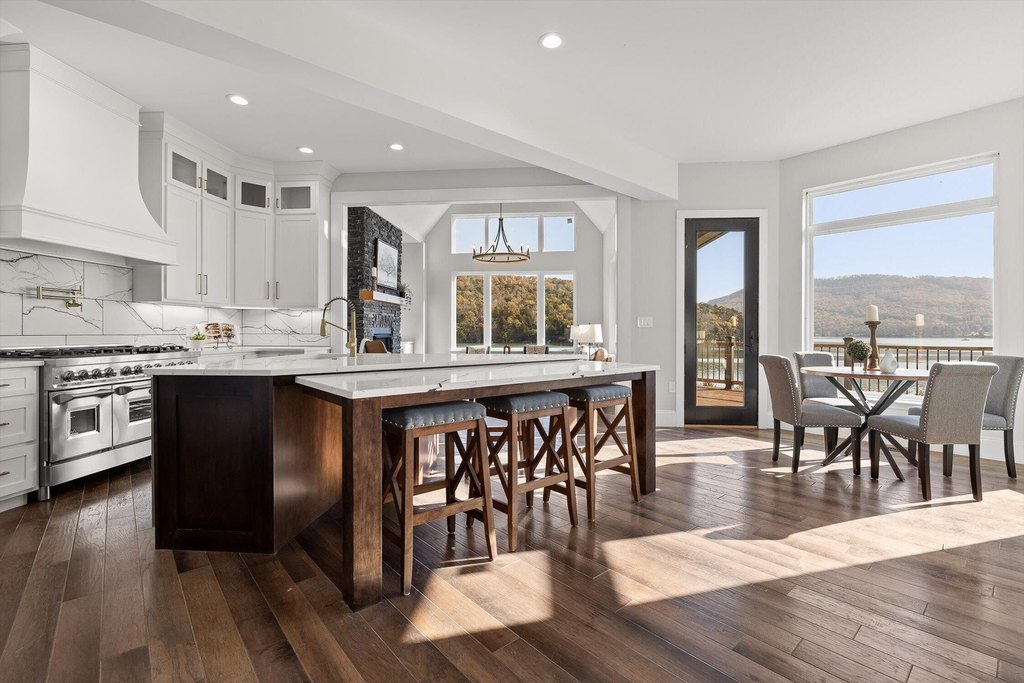 Jasper, Tennessee, 37347, United States, 5 Bedrooms Bedrooms, ,6.5 BathroomsBathrooms,Residential,Forsale,2009602