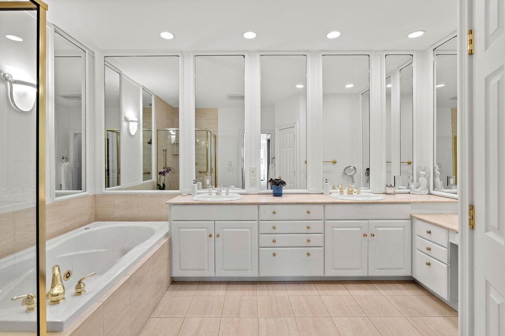 New Castle, New Hampshire, 03854, United States, 3 Bedrooms Bedrooms, ,3.5 BathroomsBathrooms,Residential,Forsale,2004717