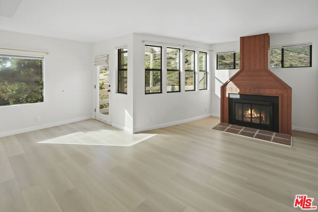 Malibu, California, 90265, United States, 3 Bedrooms Bedrooms, ,2 BathroomsBathrooms,Residential,Forsale,2009618