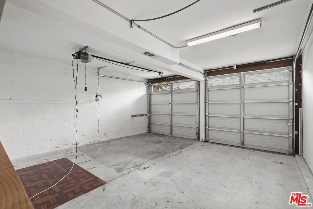 Malibu, California, 90265, United States, 3 Bedrooms Bedrooms, ,2 BathroomsBathrooms,Residential,Forsale,2009615