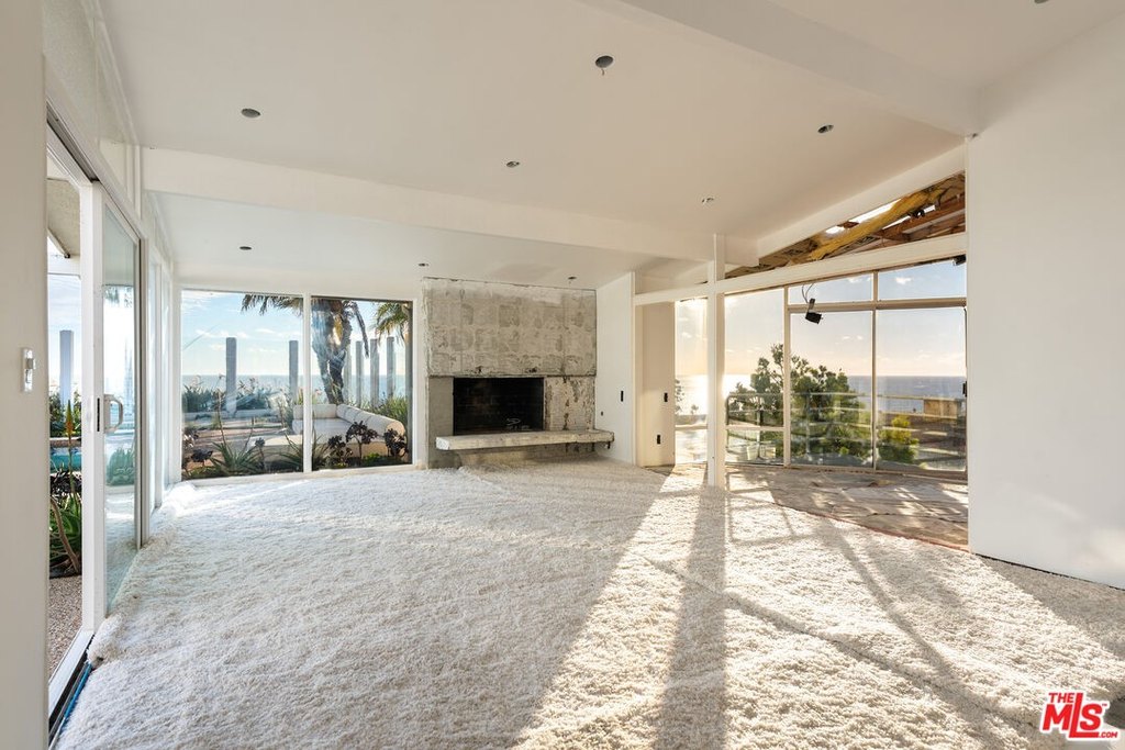 Malibu, California, 90265, United States, 4 Bedrooms Bedrooms, ,4 BathroomsBathrooms,Residential,Forsale,2009612