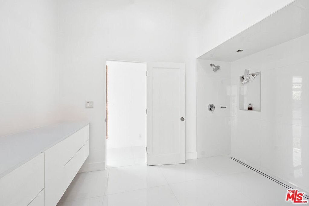 Malibu, California, 90265, United States, 4 Bedrooms Bedrooms, ,4 BathroomsBathrooms,Residential,Forsale,2009612