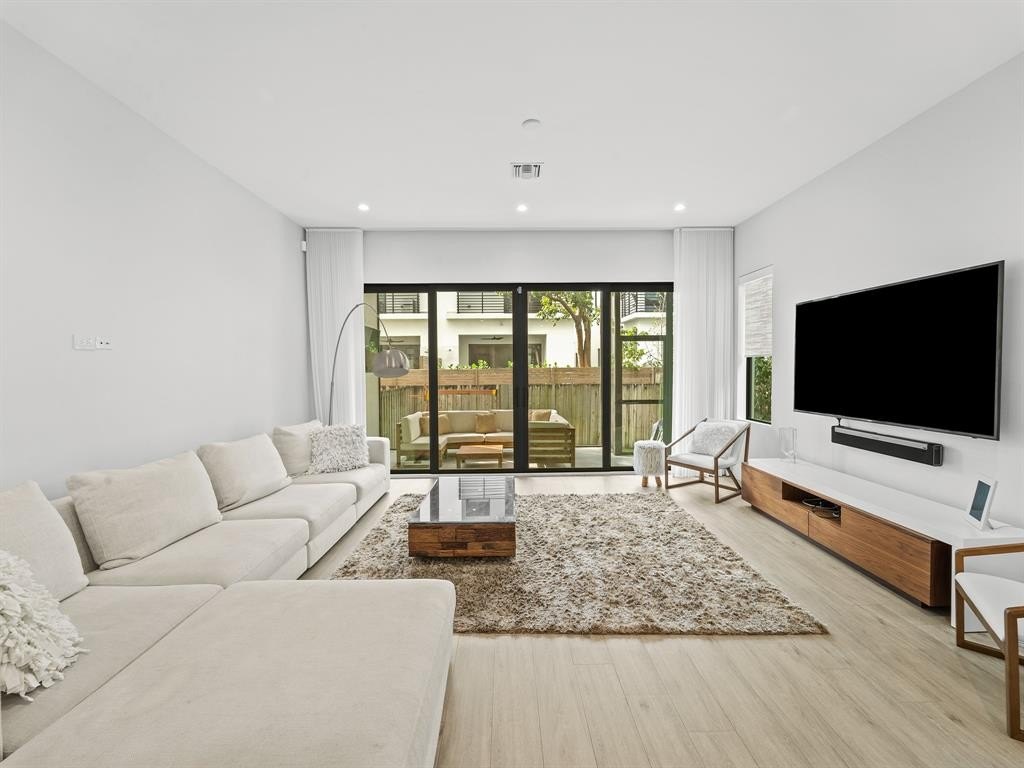 Fort Lauderdale, Florida, 33304, United States, 3 Bedrooms Bedrooms, ,3.5 BathroomsBathrooms,Residential,Forsale,2004487