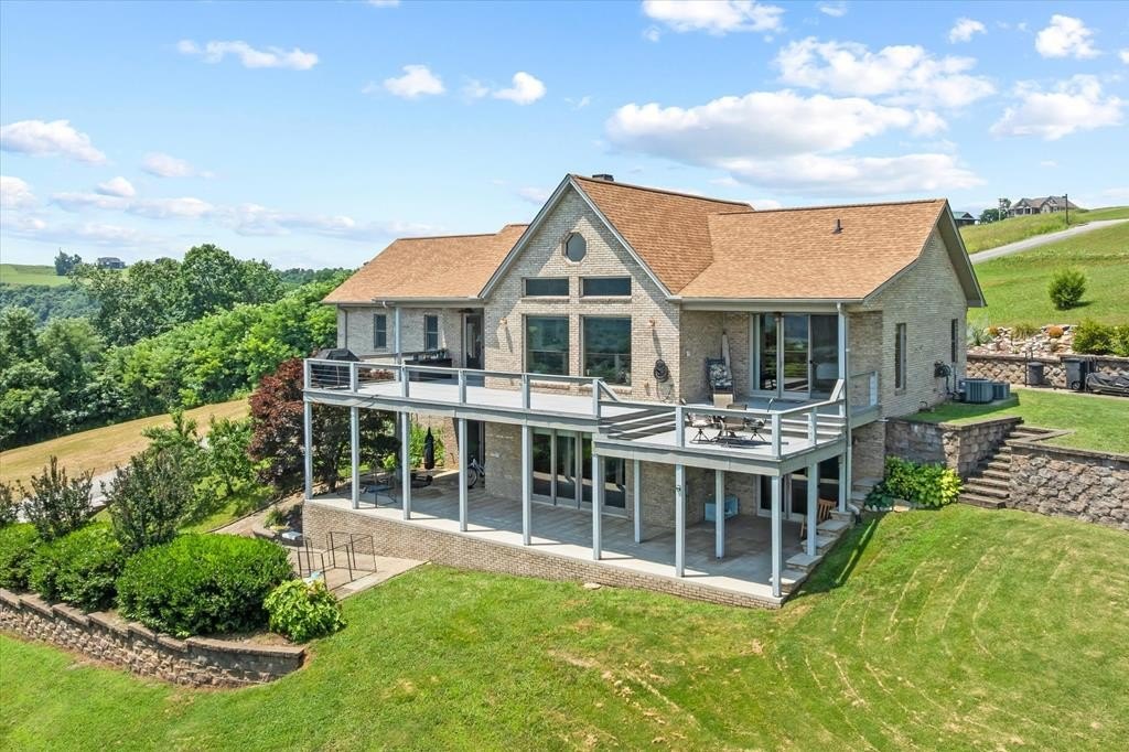 Hilham, Tennessee, 38568, United States, 4 Bedrooms Bedrooms, ,3 BathroomsBathrooms,Residential,Forsale,1929824