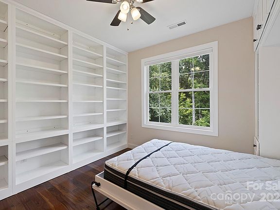 Flat Rock, North Carolina, 28731, United States, 3 Bedrooms Bedrooms, ,3 BathroomsBathrooms,Residential,Forsale,2004304