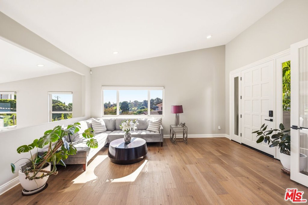 Malibu, California, 90265, United States, 4 Bedrooms Bedrooms, ,3.5 BathroomsBathrooms,Residential,Forsale,2009613