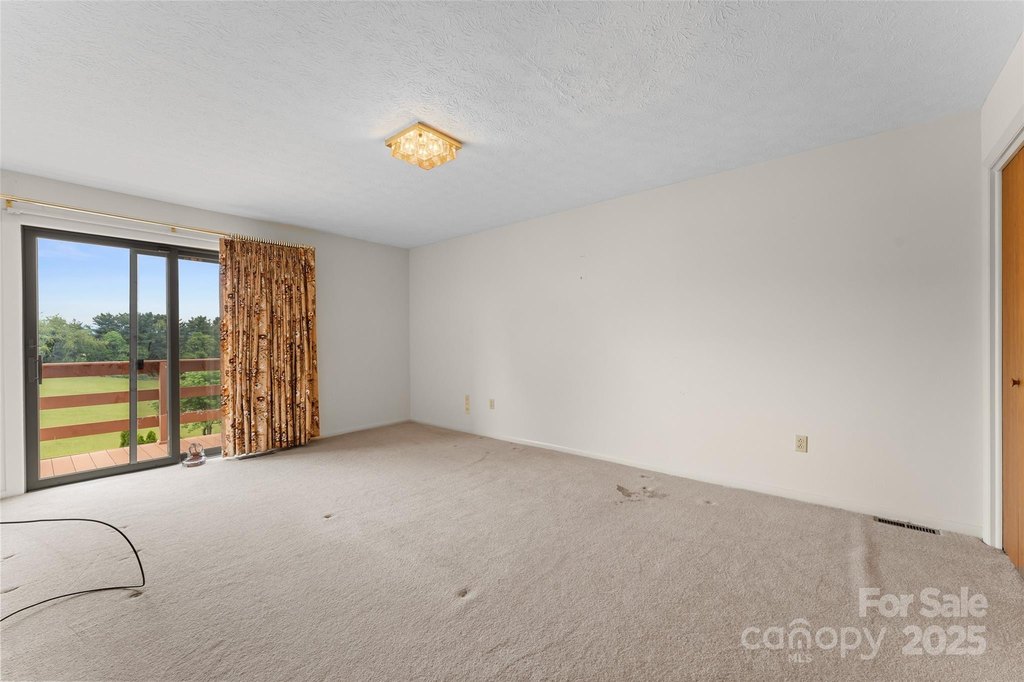 Asheville, North Carolina, 28806, United States, 4 Bedrooms Bedrooms, ,6.5 BathroomsBathrooms,Residential,Forsale,2011987