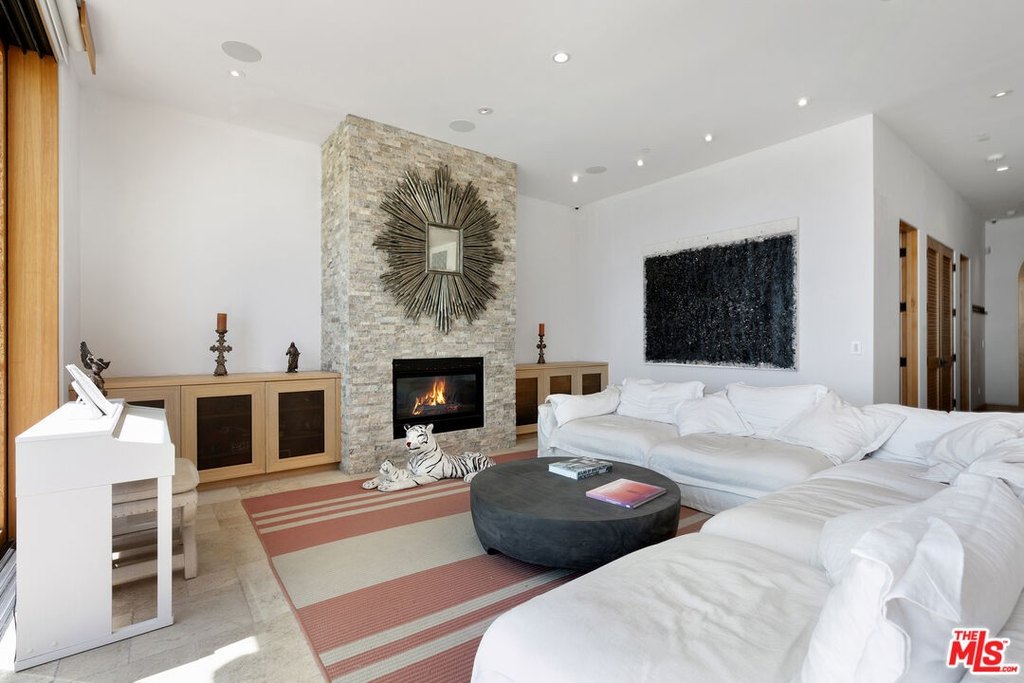 Malibu, California, 90265, United States, 3 Bedrooms Bedrooms, ,3 BathroomsBathrooms,Residential,Forsale,2009630