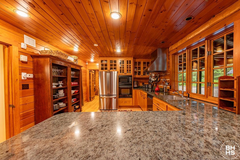 Lake Placid, New York, 12946, United States, 4 Bedrooms Bedrooms, ,3.5 BathroomsBathrooms,Residential,Forsale,1999414