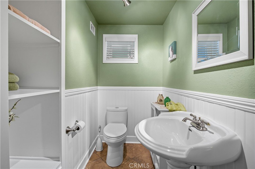 Lake Arrowhead, California, 92352, United States, 4 Bedrooms Bedrooms, ,3 BathroomsBathrooms,Residential,Forsale,1971047