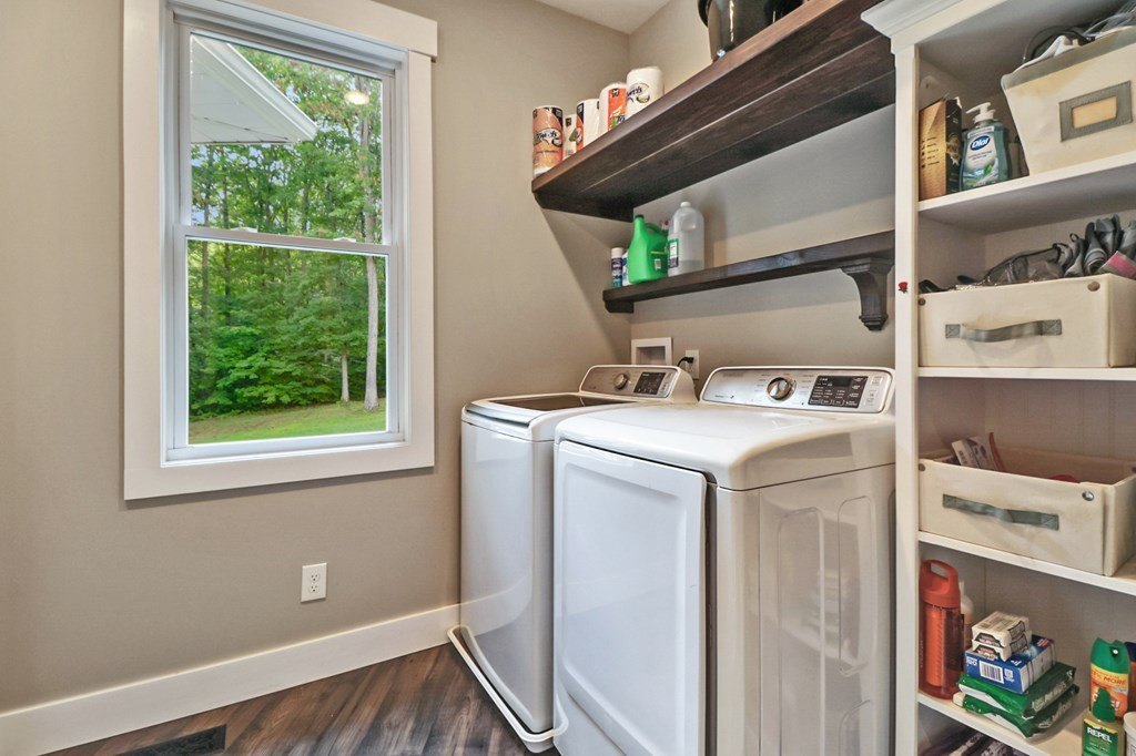 Jamestown, Tennessee, 38556, United States, 4 Bedrooms Bedrooms, ,4 BathroomsBathrooms,Residential,Forsale,1929826