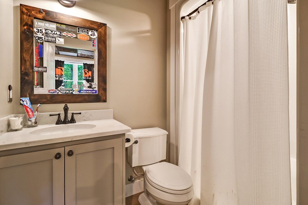 Jamestown, Tennessee, 38556, United States, 4 Bedrooms Bedrooms, ,4 BathroomsBathrooms,Residential,Forsale,1929826