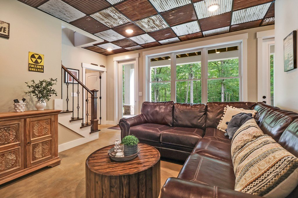 Jamestown, Tennessee, 38556, United States, 4 Bedrooms Bedrooms, ,4 BathroomsBathrooms,Residential,Forsale,1929826