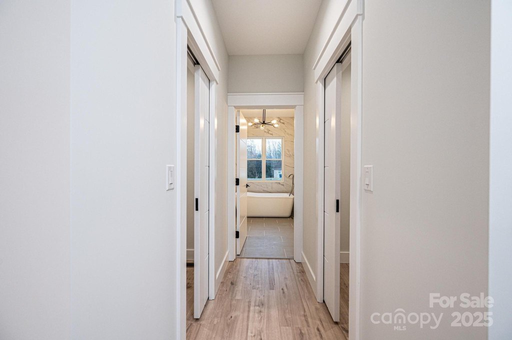 Hickory, North Carolina, 28601, United States, 4 Bedrooms Bedrooms, ,3 BathroomsBathrooms,Residential,Forsale,2007717