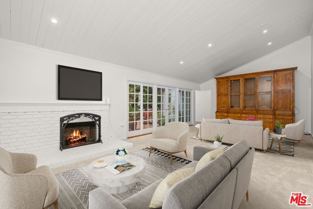 Malibu, California, 90265, United States, 4 Bedrooms Bedrooms, ,2.5 BathroomsBathrooms,Residential,Forsale,2009611