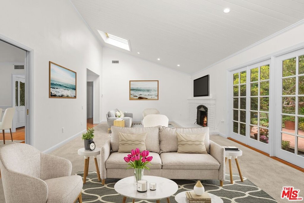 Malibu, California, 90265, United States, 4 Bedrooms Bedrooms, ,2.5 BathroomsBathrooms,Residential,Forsale,2009611