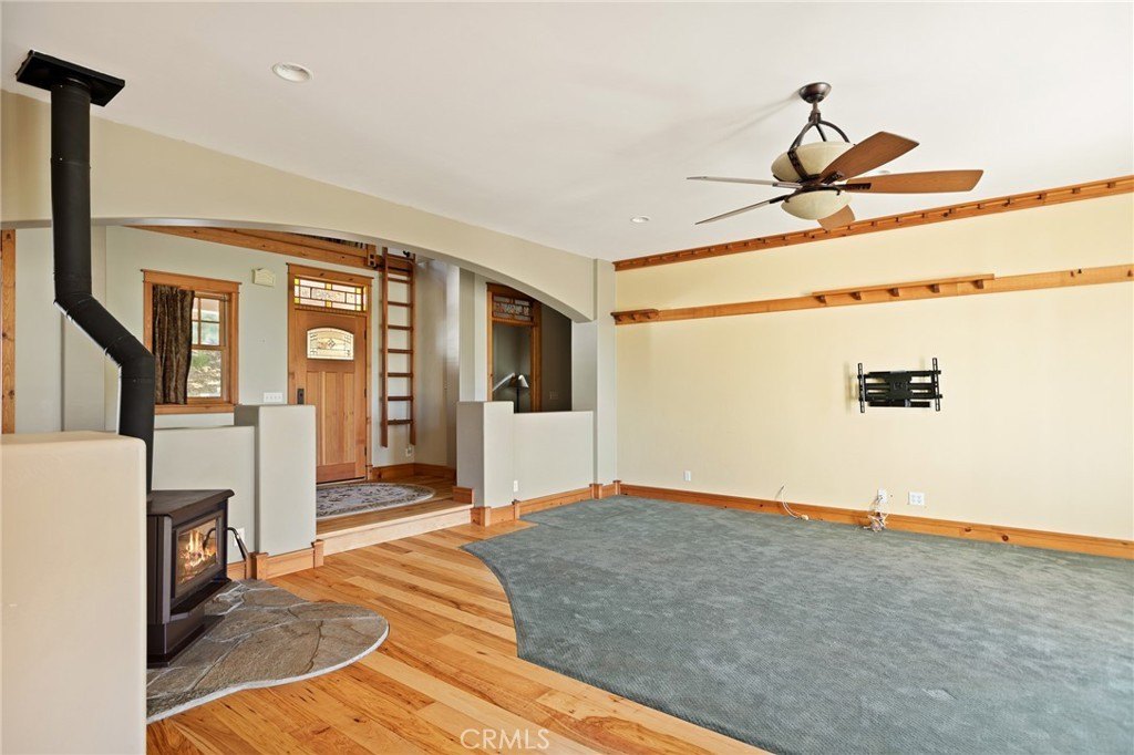 Running Springs, California, 92382, United States, 2 Bedrooms Bedrooms, ,3 BathroomsBathrooms,Residential,Forsale,1971043