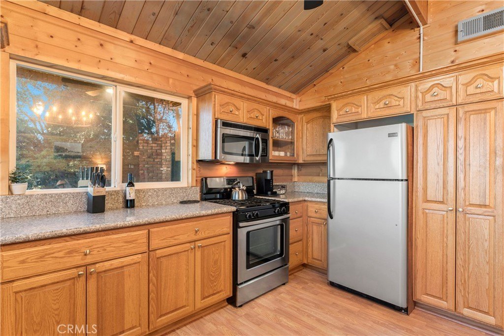 Crestline, California, 92325, United States, 3 Bedrooms Bedrooms, ,2.5 BathroomsBathrooms,Residential,Forsale,2004857