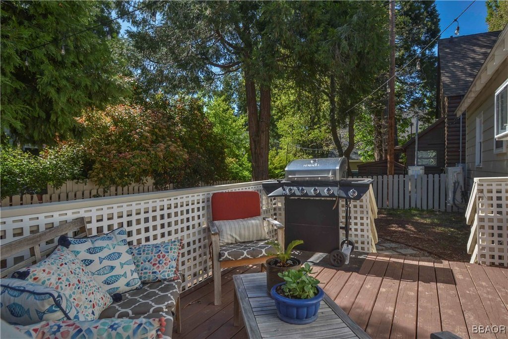 Lake Arrowhead, California, 92352, United States, 2 Bedrooms Bedrooms, ,2 BathroomsBathrooms,Residential,Forsale,1886279