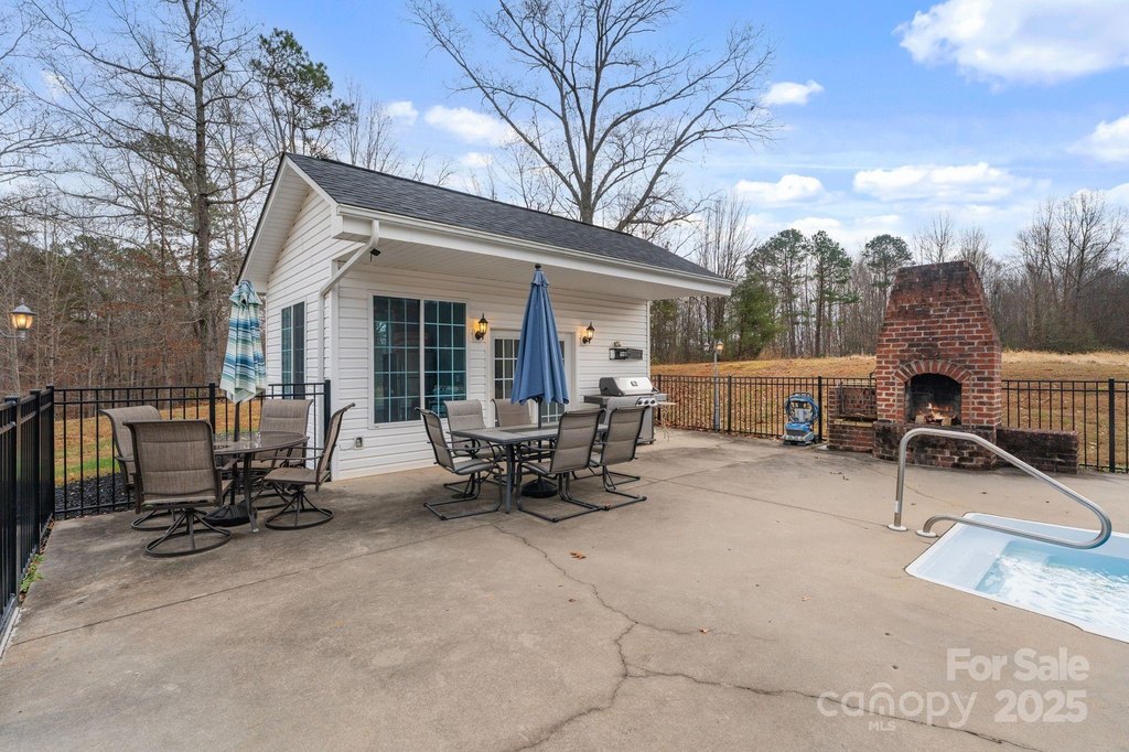 Granite Falls, North Carolina, 28630, United States, 4 Bedrooms Bedrooms, ,3.5 BathroomsBathrooms,Residential,Forsale,2007716