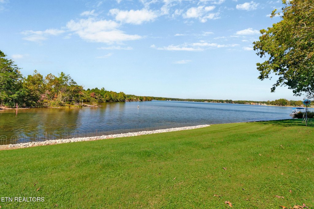 Crossville, Tennessee, 38572, United States, 3 Bedrooms Bedrooms, ,3.5 BathroomsBathrooms,Residential,Forsale,1968515