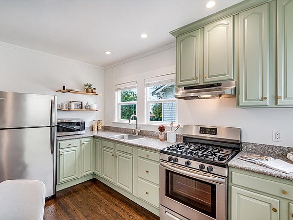 Oakland, California, 94619, United States, 2 Bedrooms Bedrooms, ,1 BathroomBathrooms,Residential,Forsale,2004749