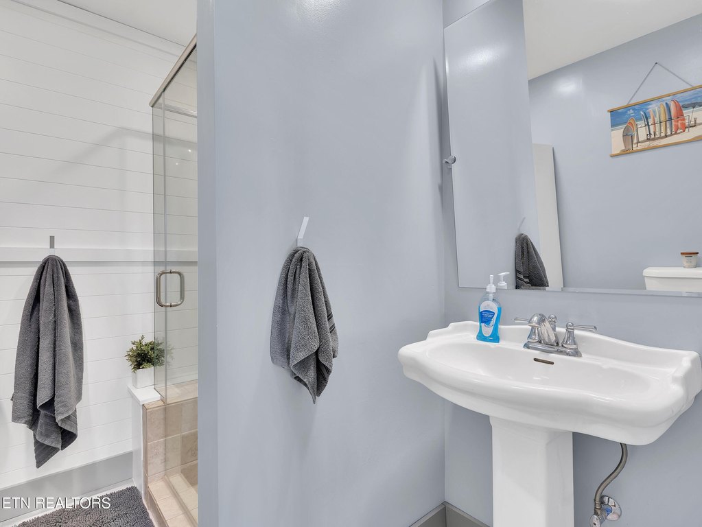 Knoxville, Tennessee, 37920, United States, 3 Bedrooms Bedrooms, ,5.5 BathroomsBathrooms,Residential,Forsale,1959681