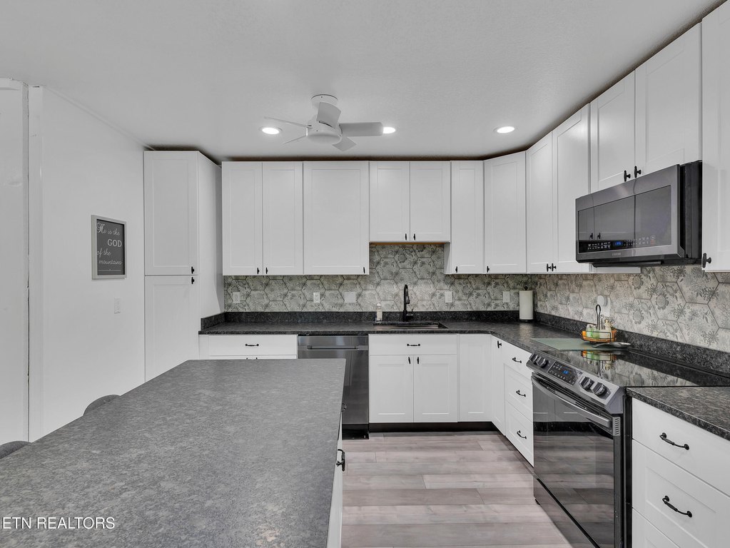 Knoxville, Tennessee, 37920, United States, 3 Bedrooms Bedrooms, ,5.5 BathroomsBathrooms,Residential,Forsale,1959681