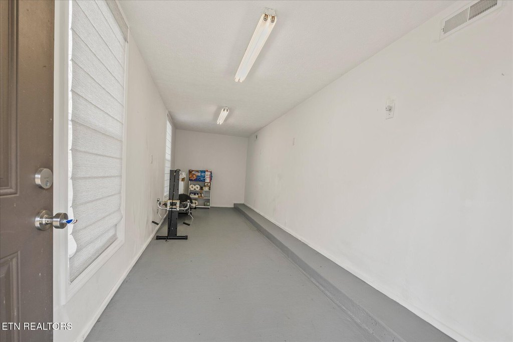 Crossville, Tennessee, 38558, United States, 3 Bedrooms Bedrooms, ,2 BathroomsBathrooms,Residential,Forsale,1907879