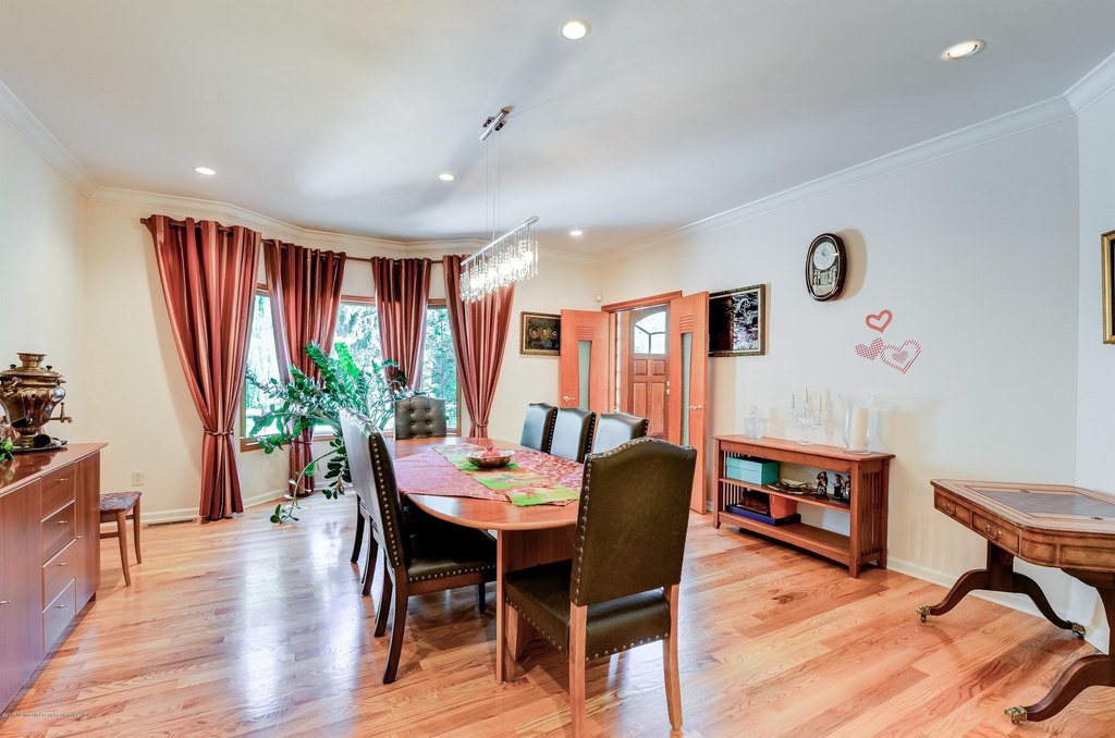 Holmdel, New Jersey, 07733, United States, 5 Bedrooms Bedrooms, ,6.5 BathroomsBathrooms,Residential,Forsale,2012947