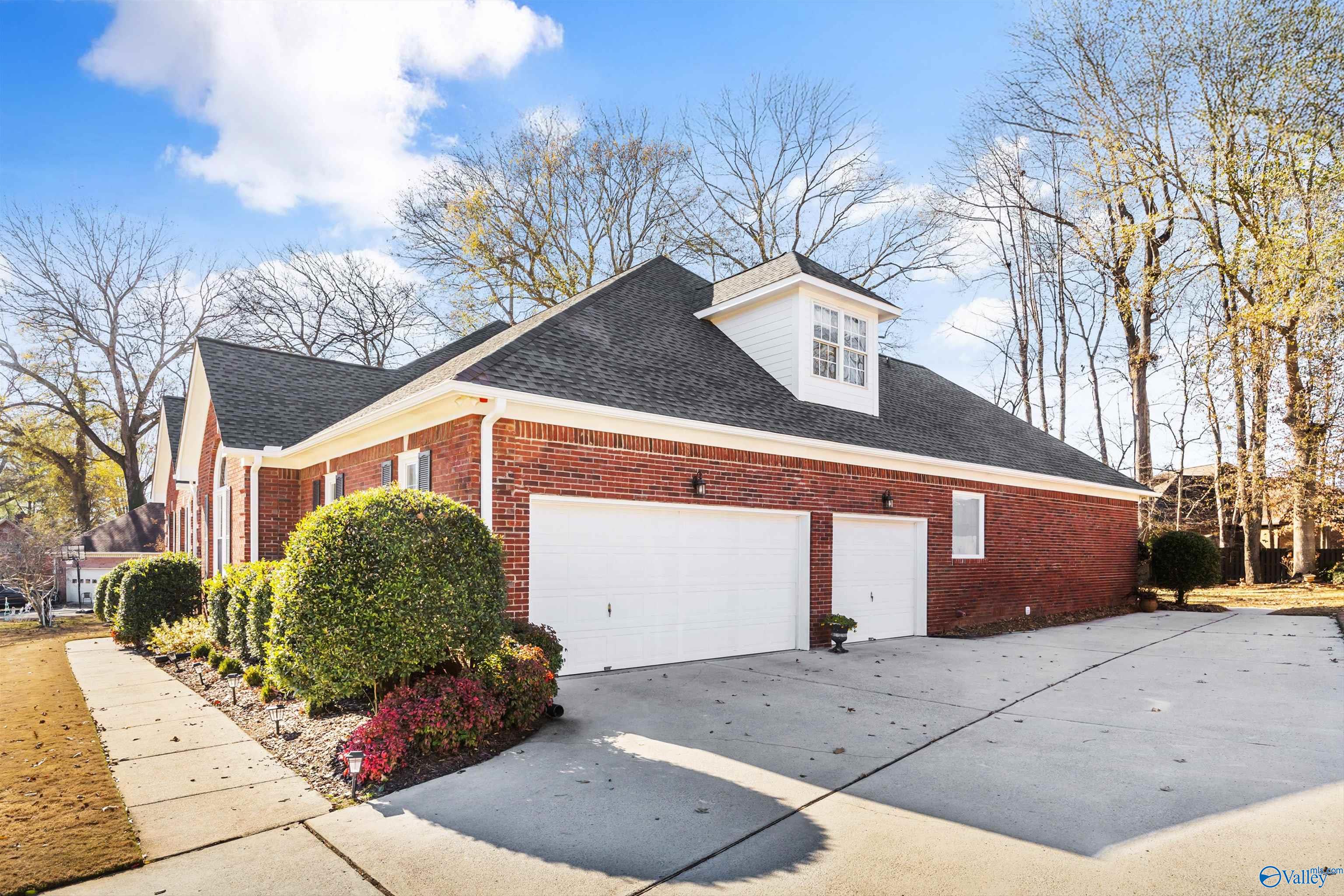 Owens Cross Roads, Alabama, 35763, United States, 5 Bedrooms Bedrooms, ,2.5 BathroomsBathrooms,Residential,Forsale,2007713