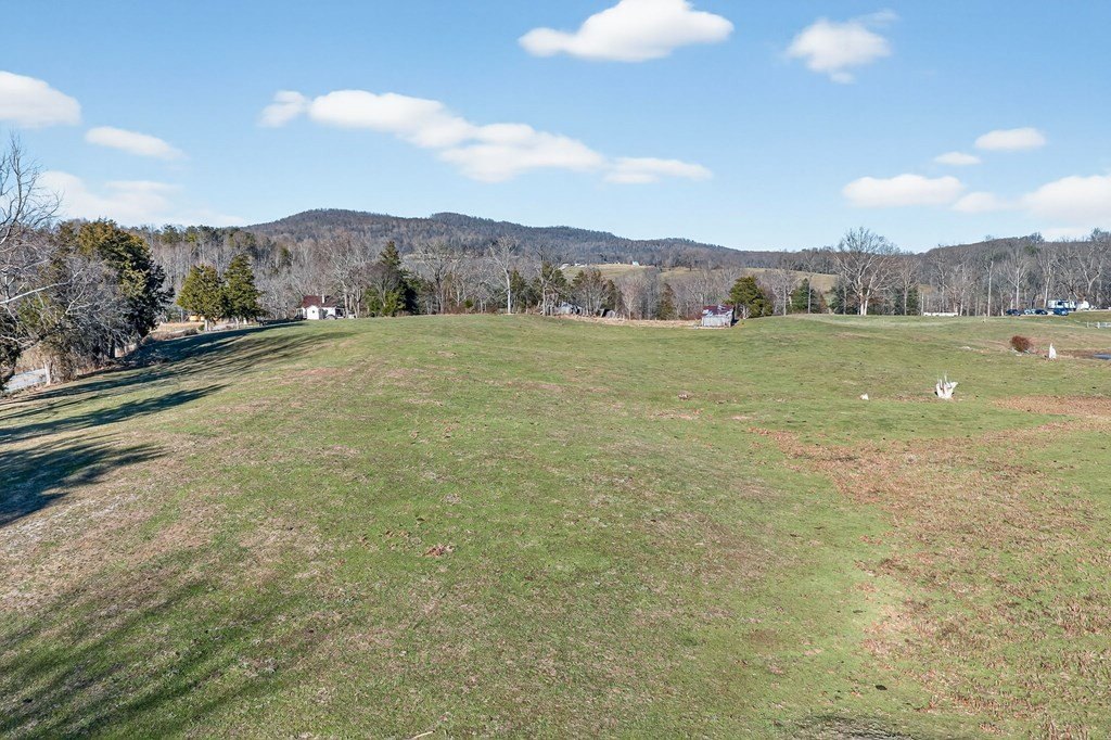 Pall Mall, Tennessee, 38577, United States, 2 Bedrooms Bedrooms, ,1.5 BathroomsBathrooms,Residential,Forsale,2010946