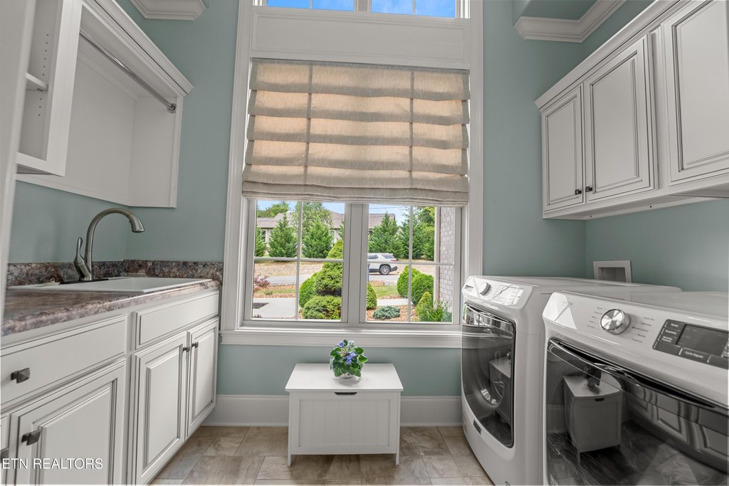 Crossville, Tennessee, 38558, United States, 3 Bedrooms Bedrooms, ,2.5 BathroomsBathrooms,Residential,Forsale,1952851