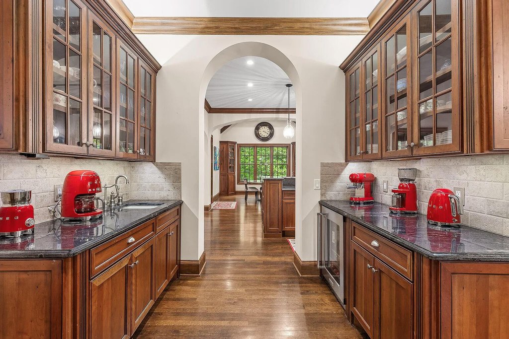 Signal Mountain, Tennessee, 37377, United States, 6 Bedrooms Bedrooms, ,6.5 BathroomsBathrooms,Residential,Forsale,1922158