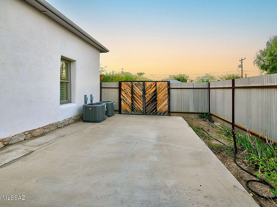 Tucson, Arizona, 85701, United States, 2 Bedrooms Bedrooms, ,3 BathroomsBathrooms,Residential,Forsale,1963517