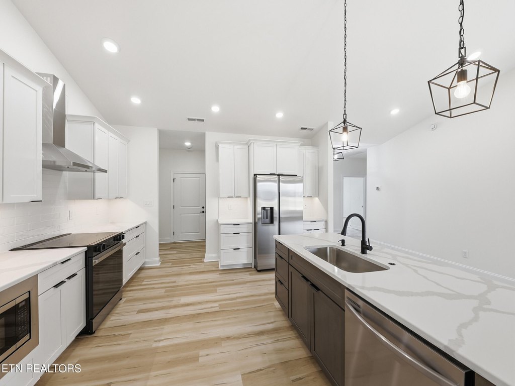 Vonore, Tennessee, 37885, United States, 3 Bedrooms Bedrooms, ,2 BathroomsBathrooms,Residential,Forsale,1910198