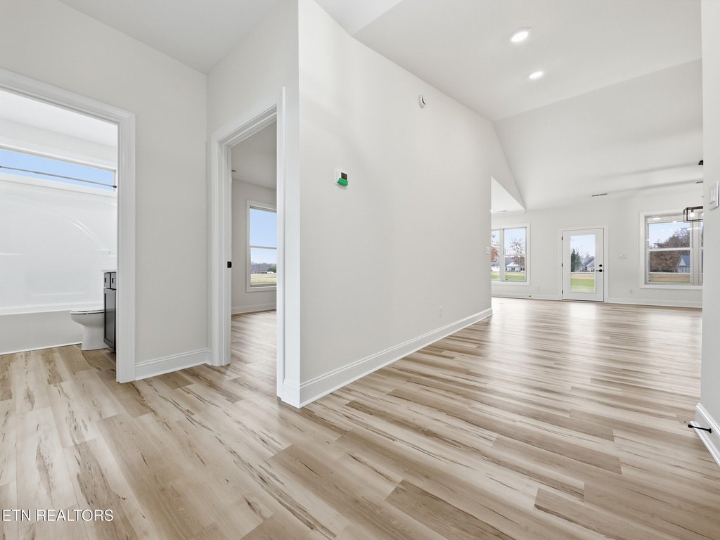 Vonore, Tennessee, 37885, United States, 3 Bedrooms Bedrooms, ,2 BathroomsBathrooms,Residential,Forsale,1910198