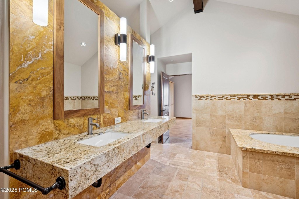 Midway, Utah, 84049, United States, 4 Bedrooms Bedrooms, ,2.5 BathroomsBathrooms,Residential,Forsale,1994162