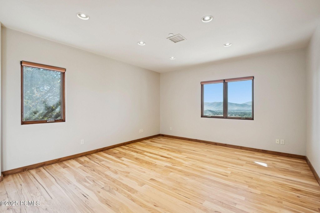 Midway, Utah, 84049, United States, 4 Bedrooms Bedrooms, ,2.5 BathroomsBathrooms,Residential,Forsale,1994162